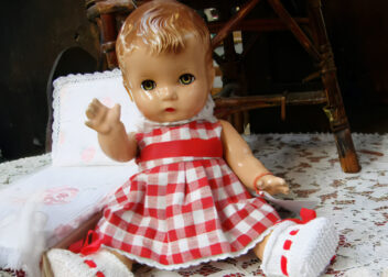 Effanbee Puppe Candy King USA sitzend