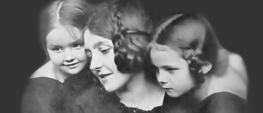 Käthe Kruse mit ihren Töchtern Fifi (Sophie) und Mimerle (Maria)